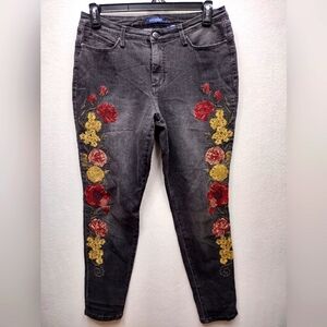 Ladies Bandolino Black Lisbeth Jeans With Embroidered Roses 12